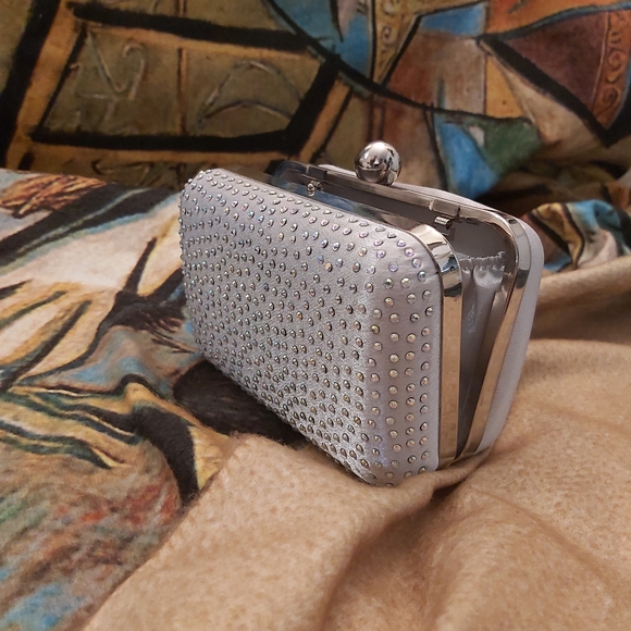 Evening clutch with pave diamonds - Picture 2 of 9